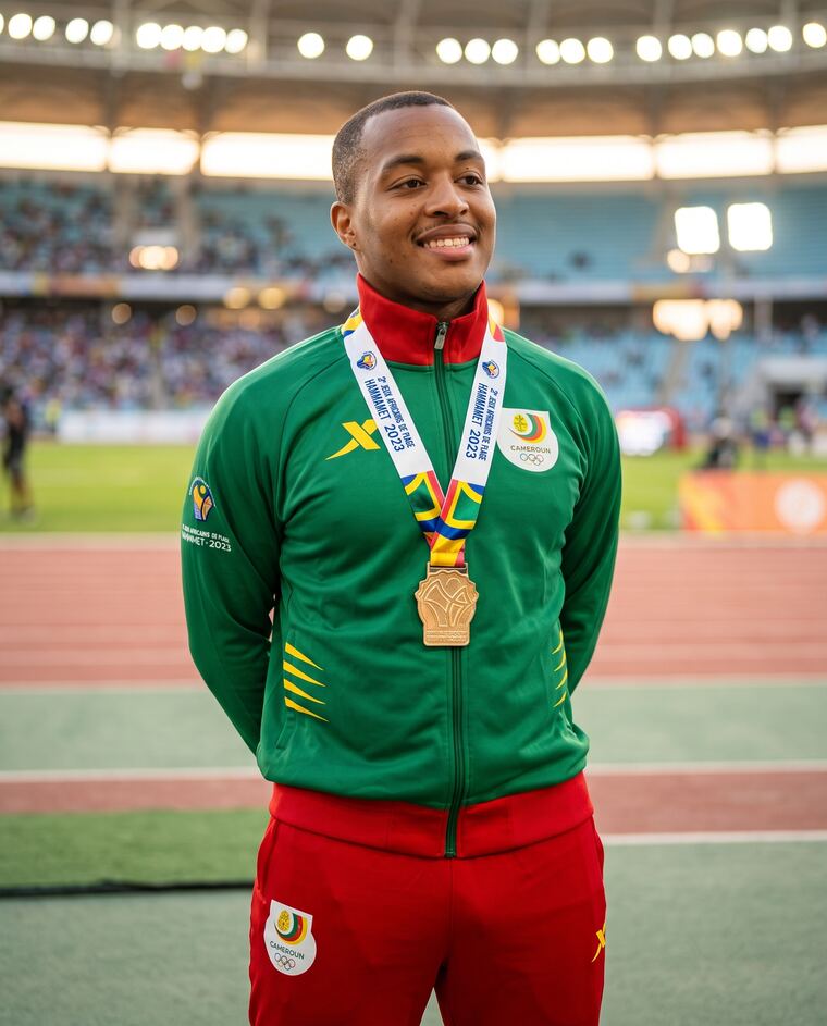 Gregory Dylan Tchami, médaille d'or autour du cou